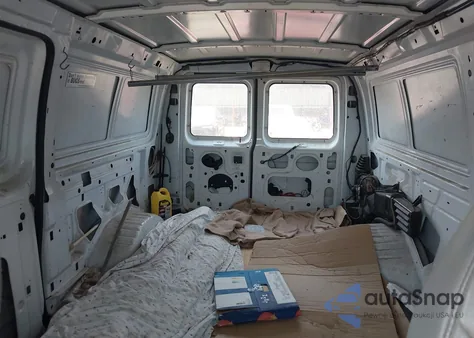 2001 Ford Econoline E150 Van z USA, uszkodzony, nr VIN 1FTRE14291HB52923